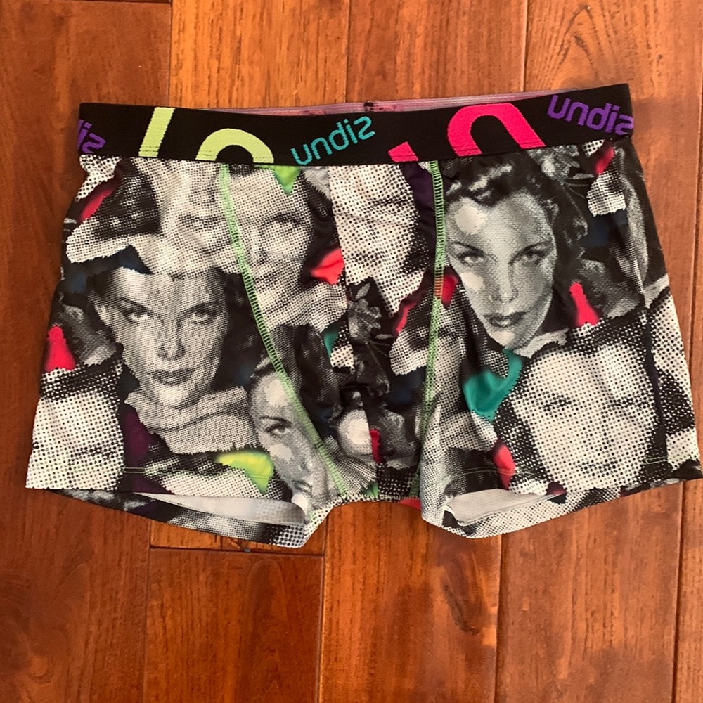 UNDIZ BOXER BRIEFS MEN'S SIZE LARGE PIXELATED MOVIE STARS SILKY BRAND NEW